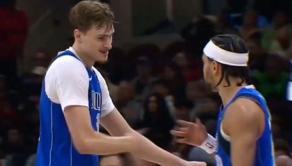 开云体育-分差20分了！弗拉格飞身大帽哈登&amp;反击助攻内姆哈德三分打停骑士