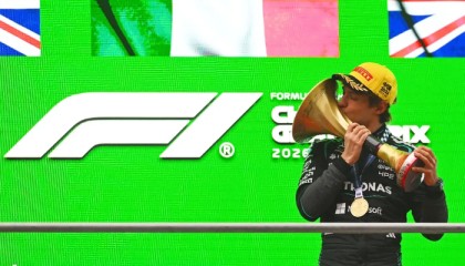 开云官网-23万人次与新5载周期，F1中国大奖赛的商业进化逻辑|上海|揭幕战|车队|赛车|车手_新浪体育_新浪新闻